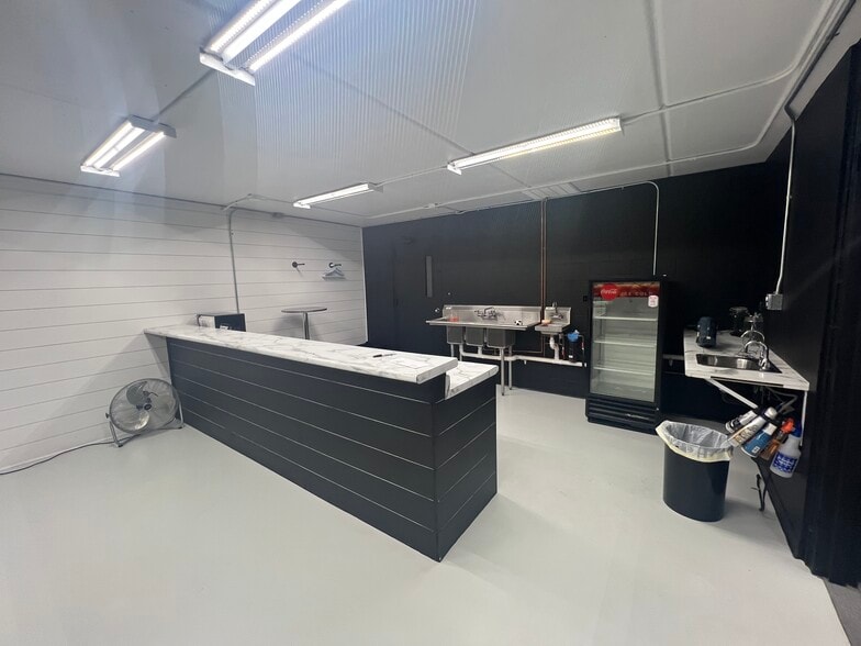 More Photos Of 720 S Taft Ave, Mason City Truck Terminal For Sale