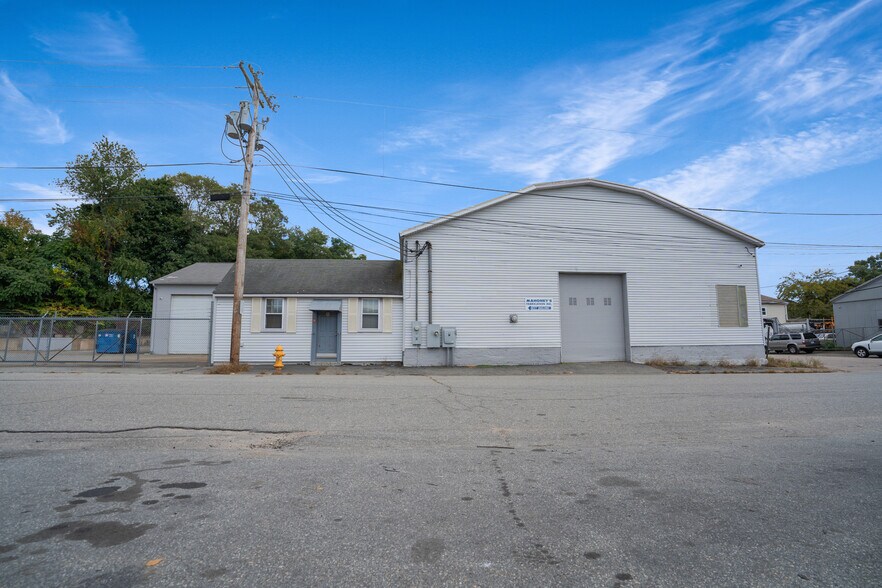 More Photos Of 81 Macondray St, Cumberland Warehouse For Sale
