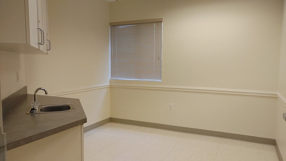 More Photos Of 2237 N Commerce Pky, Weston Office For Lease