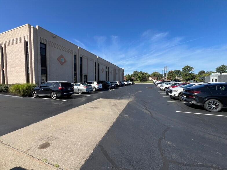 More Photos Of 7655 Five Mile Rd, Cincinnati Medical For Sale