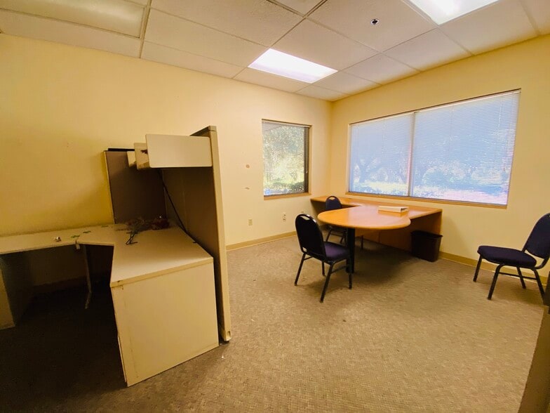 More Photos Of 404 Hall of Fame Dr, Lake City Medical For Lease