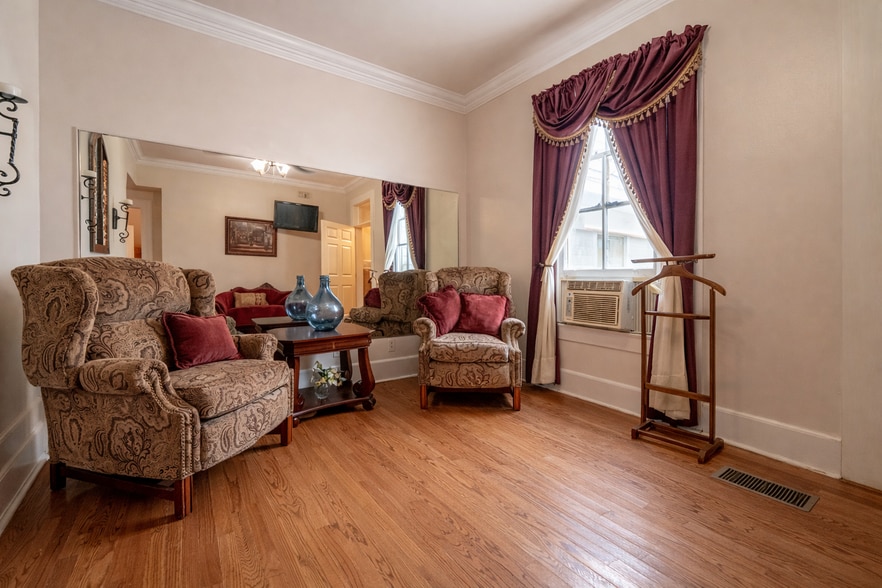 More Photos Of 5800 England Dr, Alexandria Specialty For Sale