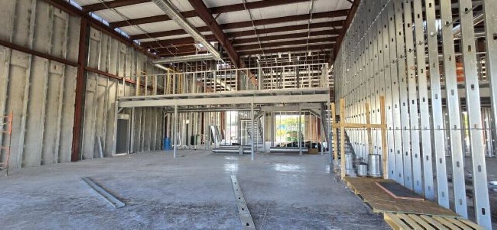 More Photos Of 405 Crossroads St, Laredo General Retail For Lease