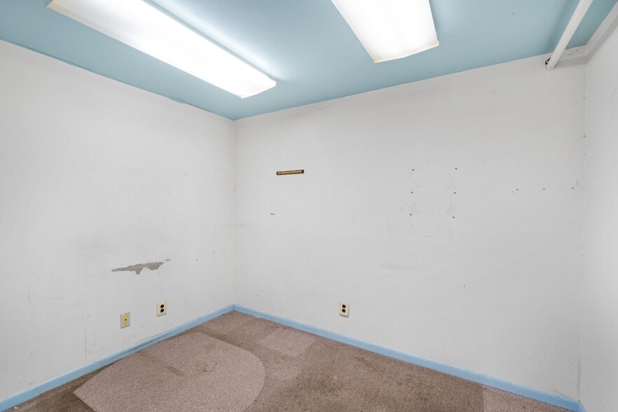 More Photos Of 72 Illinois Ave, Paterson Warehouse For Sale