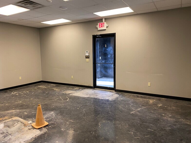 More Photos Of 1010 S Meadow Ave, Odessa Warehouse For Sale