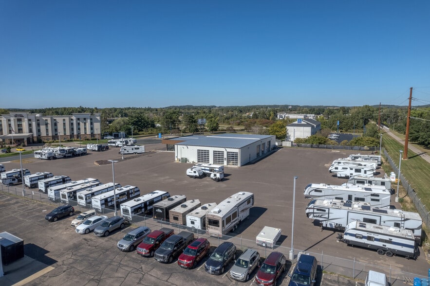 More Photos Of 2000 Stout St, Menomonie Auto Dealership For Sale