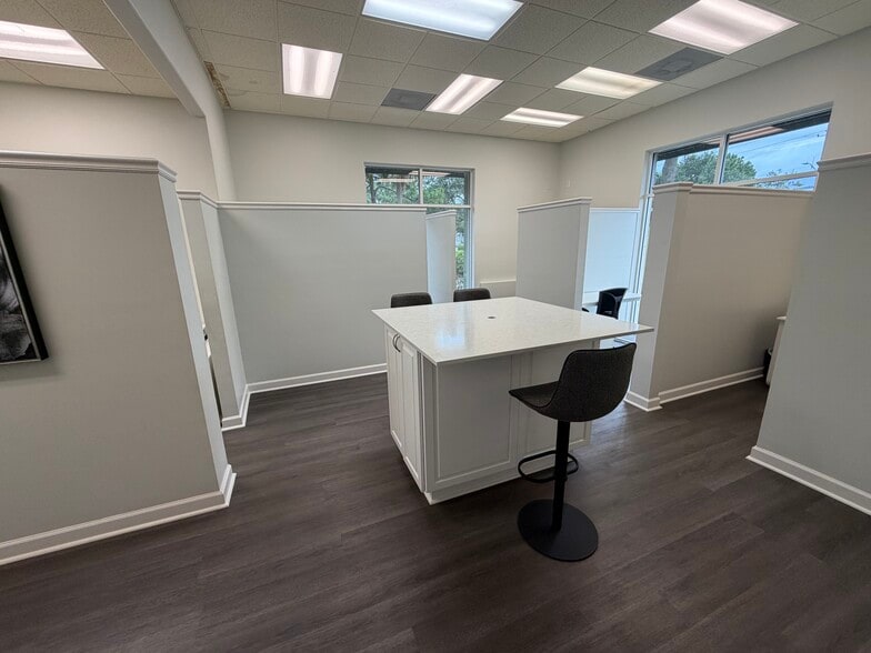More Photos Of 654 W Indiantown Rd, Jupiter Medical For Sale