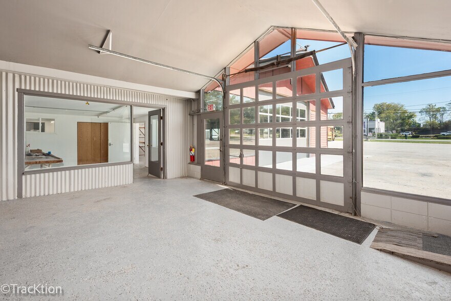 More Photos Of 10709 N Main St, Richmond General Retail For Sale