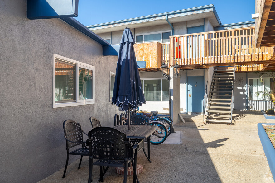 More Photos Of 1150 Tennyson St, Manhattan Beach Apartments For Sale