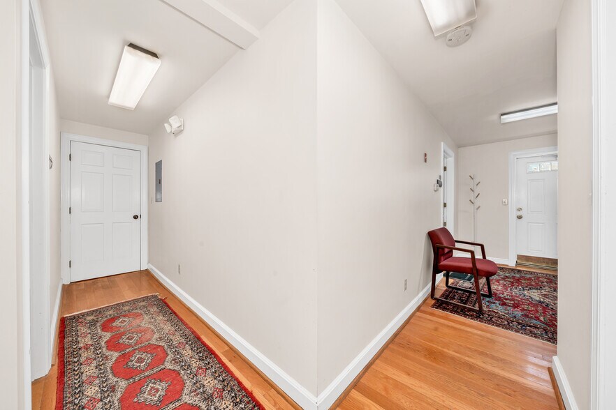 More Photos Of 58 Main St, Topsfield Office For Sale