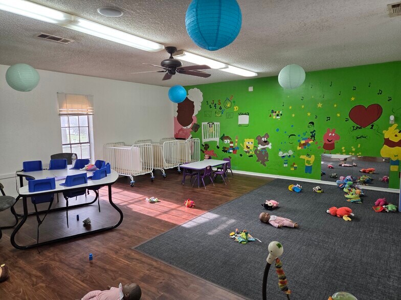 More Photos Of 1339 N Masters Dr, Dallas General Retail For Sale