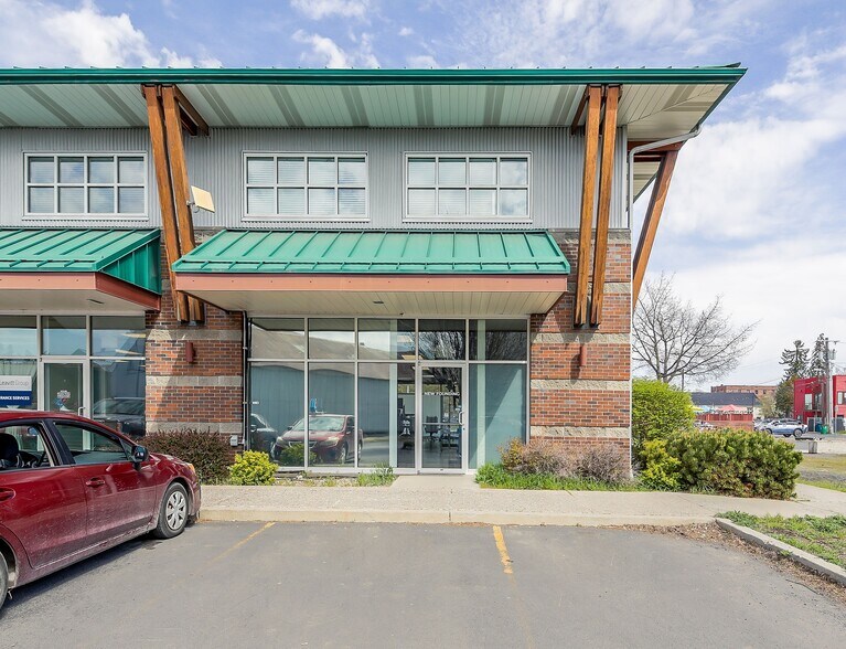 More Photos Of 317 W 6th St, Moscow Storefront Retail Office For Lease