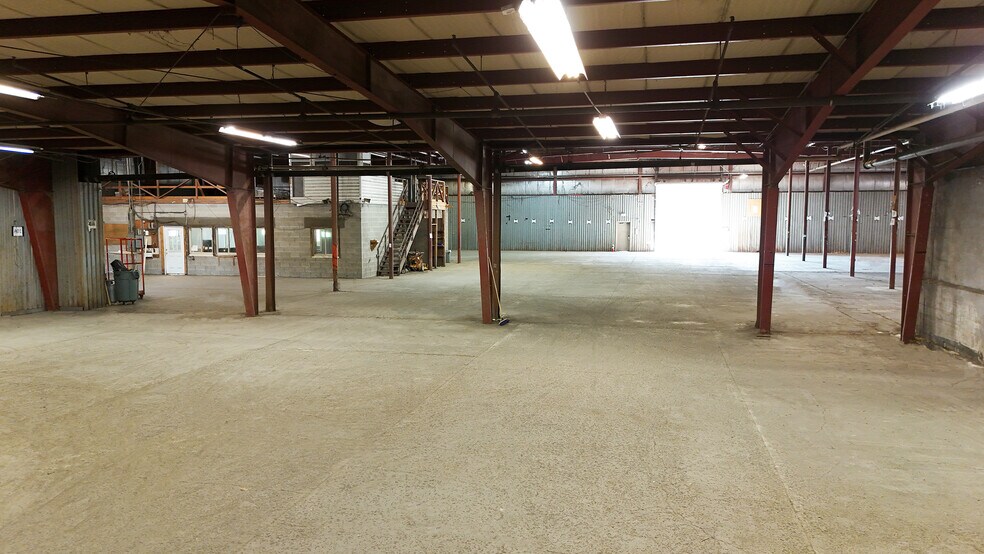 More Photos Of 14 Kraft Ave, Albany Warehouse For Lease