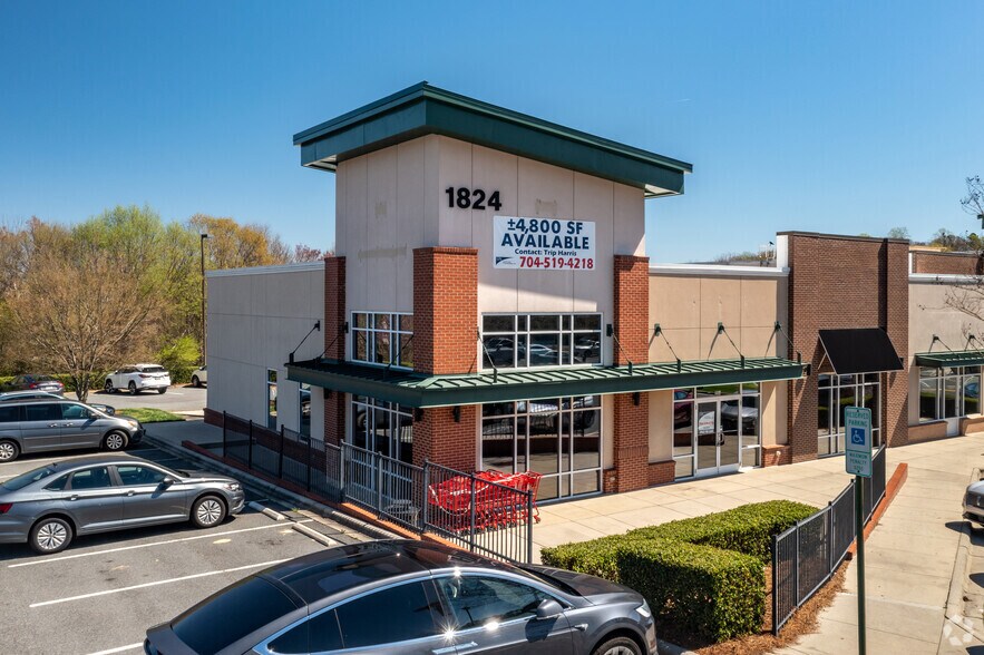 More Photos Of 1816-1824 E Arbors Dr, Charlotte Storefront For Lease