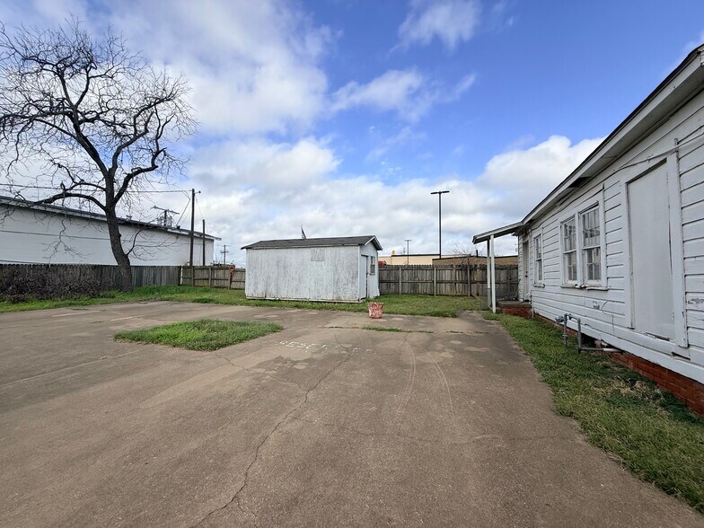 More Photos Of 425 Neches St, Jacksonville Office Residential For Sale