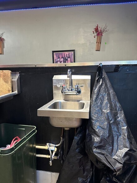 More Photos Of 2205 N Broadway, Los Angeles Bar For Sale