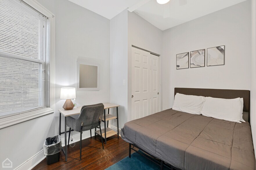 More Photos Of 3824 N Clark St, Chicago Storefront Retail Residential For Sale