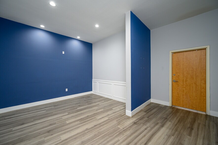 More Photos Of 1701 N US Highway 75, Sherman Medical For Lease