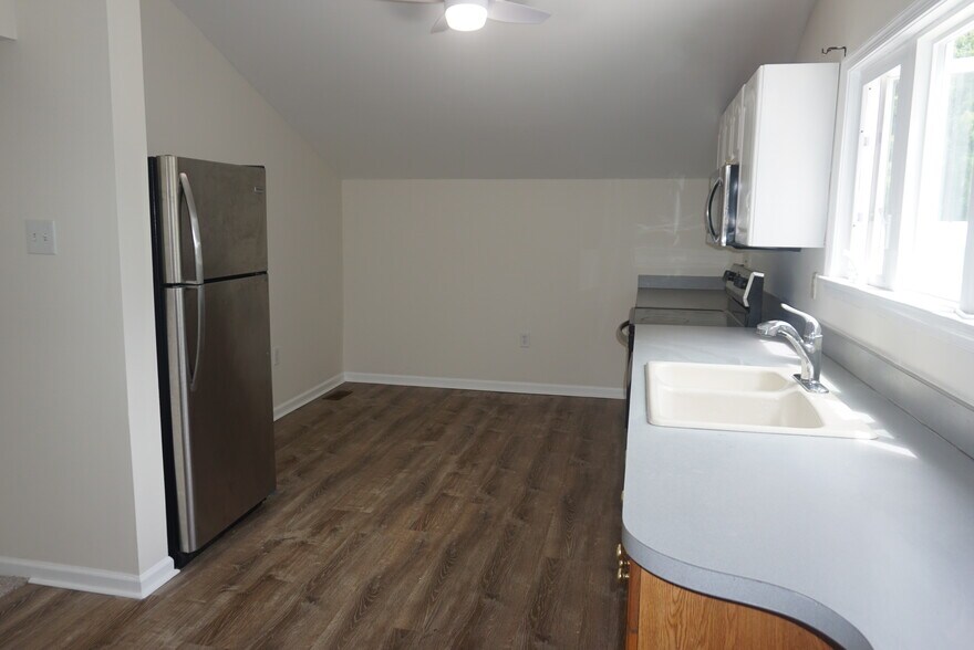 More Photos Of 3328 Huntingdon Pike, Huntingdon Valley Service For Sale