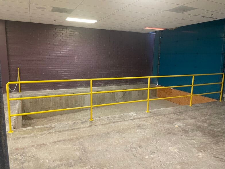 More Photos Of 9300-9310 Corbin Ave, Northridge Warehouse For Lease