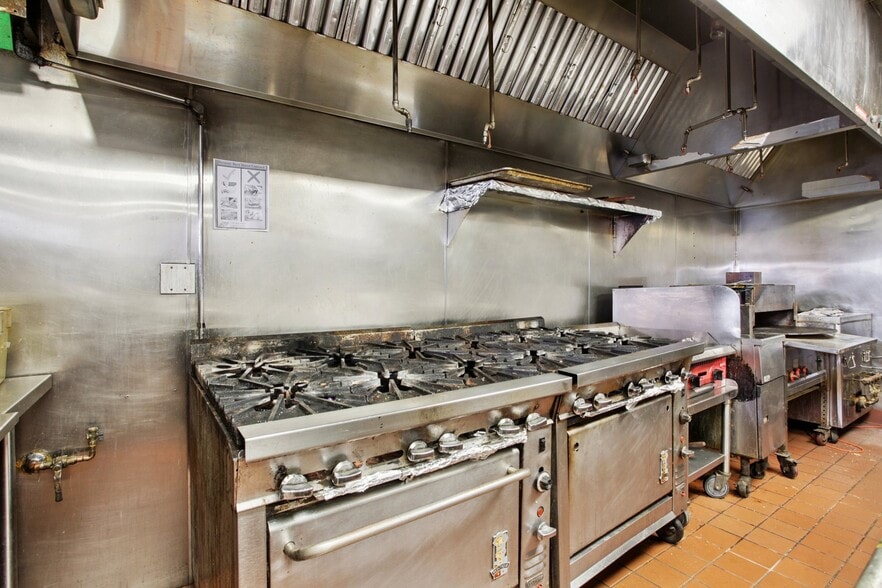 More Photos Of 3480-3496 W 32nd Ave, Denver Restaurant For Lease