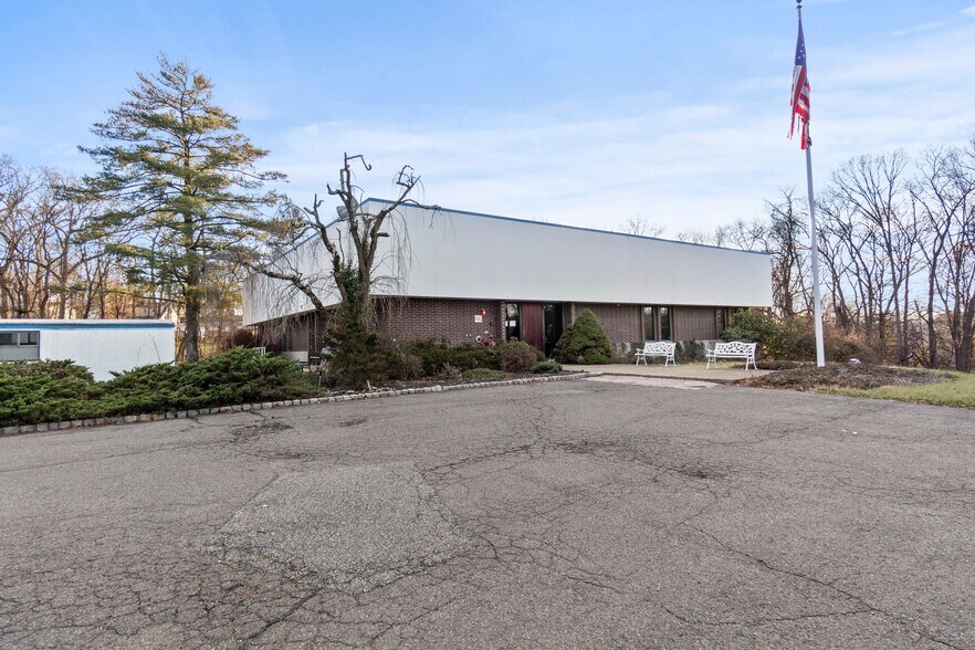 More Photos Of 6 Raritan Rd, Oakland Warehouse For Sale