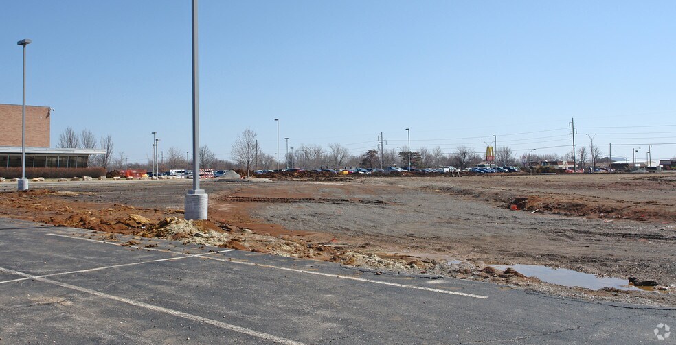 More Photos Of 651-659 NE Blue Pky, Lee's Summit Storefront For Lease