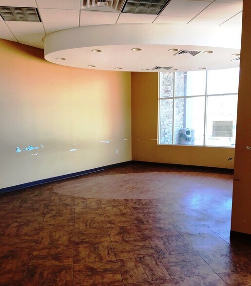 More Photos Of 621 W Jubal Early Dr, Winchester Storefront Retail Office For Lease