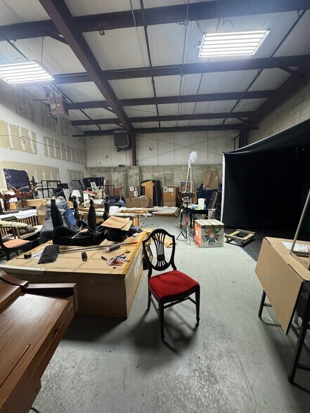 More Photos Of 115 Hood Ter, West Haven Warehouse For Lease