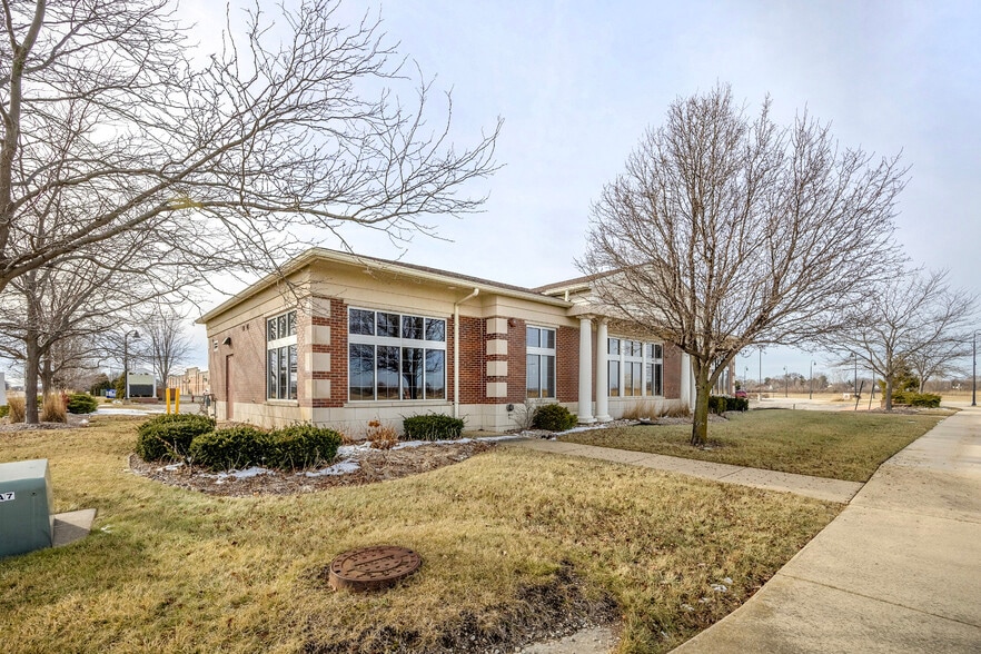 More Photos Of 430 E Mississippi Ave, Elwood Bank For Sale