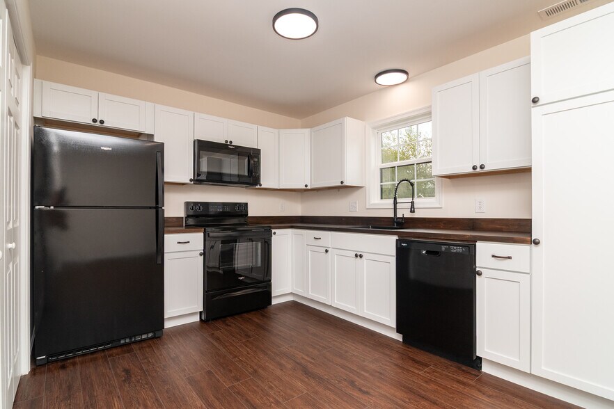 More Photos Of 105 E Adams St, Georgetown Apartments For Sale