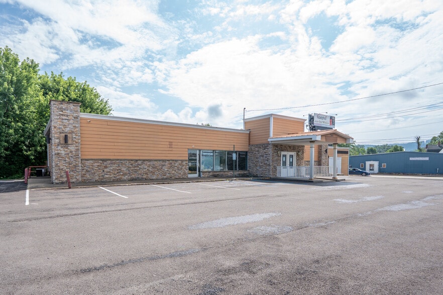 More Photos Of 2840 Ligonier St, Latrobe Office For Sale