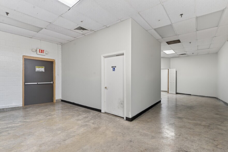More Photos Of 439-489 N Cannon Blvd, Kannapolis Unknown For Lease