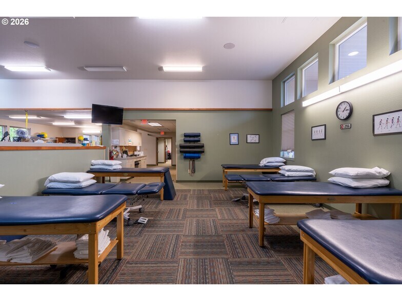 More Photos Of , Coos Bay Office For Sale