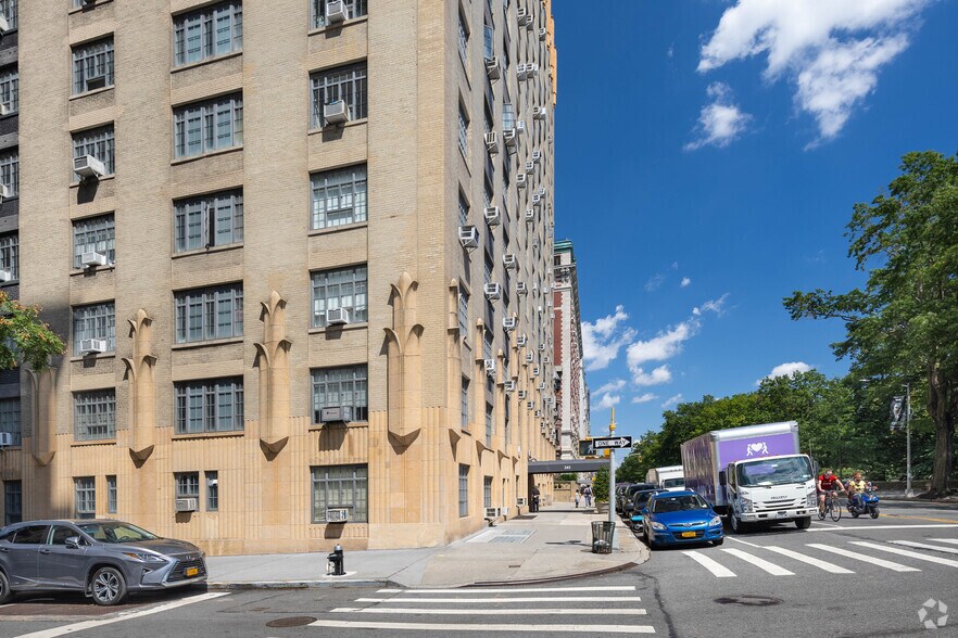More Photos Of 241 Central Park W, New York Apartments For Lease