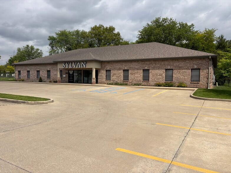 More Photos Of 4050 Britt Farm Dr, Lafayette Office For Lease