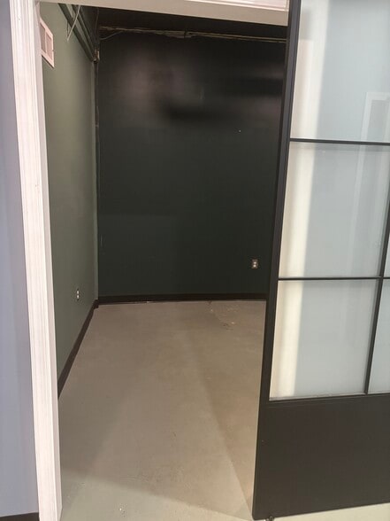 More Photos Of 19 W Bel Air Ave, Aberdeen Storefront For Lease