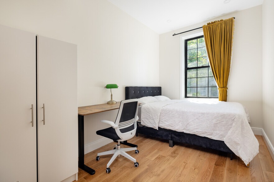 More Photos Of 450 W 44th St, New York Apartments For Sale