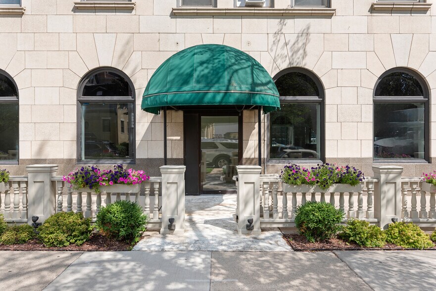 More Photos Of 1028 E Juneau Ave, Milwaukee Hotel For Lease