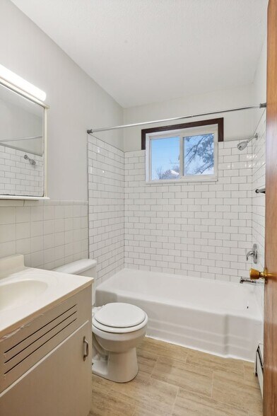 More Photos Of 2009-2017 Commerce Blvd, Mound Apartments For Sale