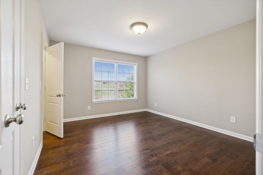 More Photos Of 710 Joshua St, Columbia Apartments For Sale