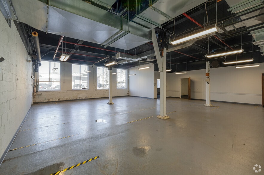 More Photos Of 650 Franklin Ave, Hartford Manufacturing For Sale