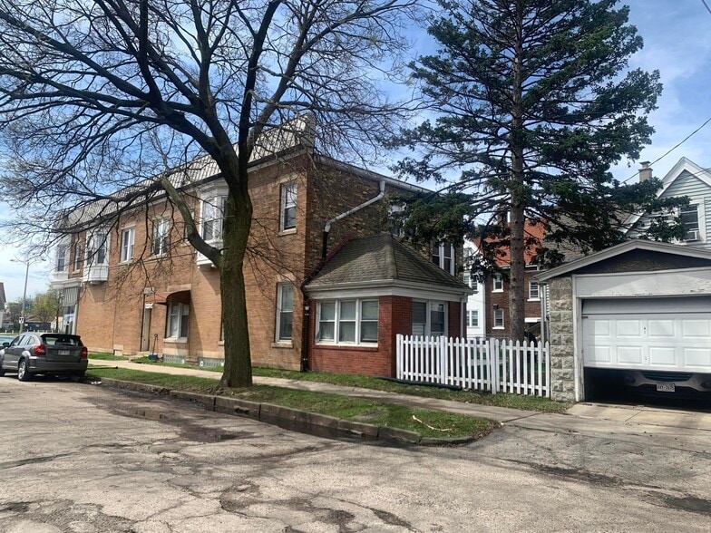More Photos Of 2900 W Arthur Ave, Milwaukee Storefront Retail Residential For Sale