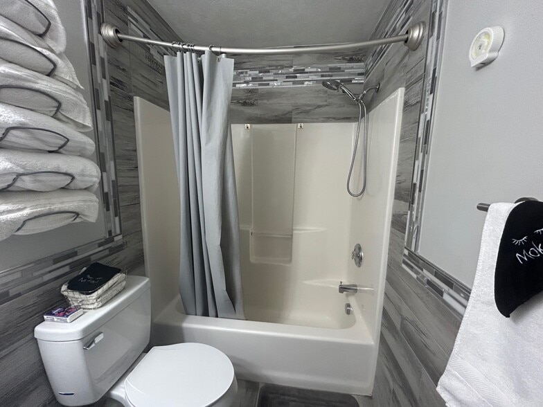 More Photos Of 6037 Lake Rd W, Ashtabula Apartments For Sale