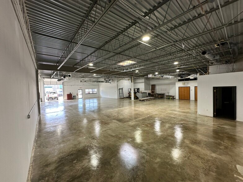 More Photos Of 432 Kelley Dr, West Berlin Light Distribution For Lease