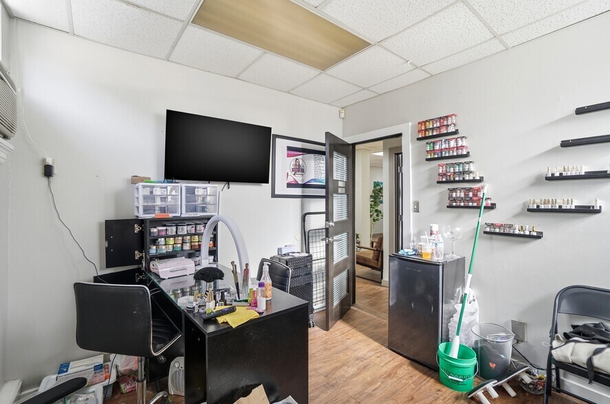 More Photos Of 2337 Victory Pky, Cincinnati Office Residential For Sale