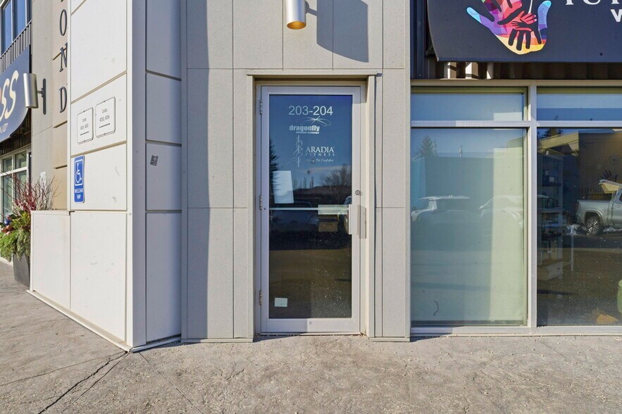 More Photos Of 15 Carlton Dr, St. Albert Flex For Sale