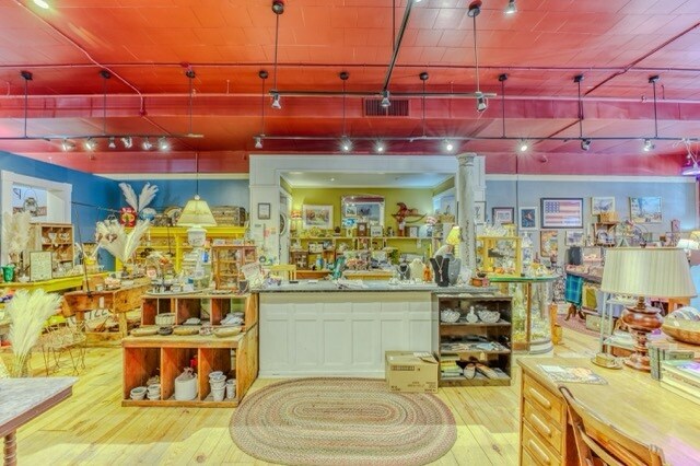 More Photos Of 443 Railroad St, Saint Johnsbury General Retail For Sale