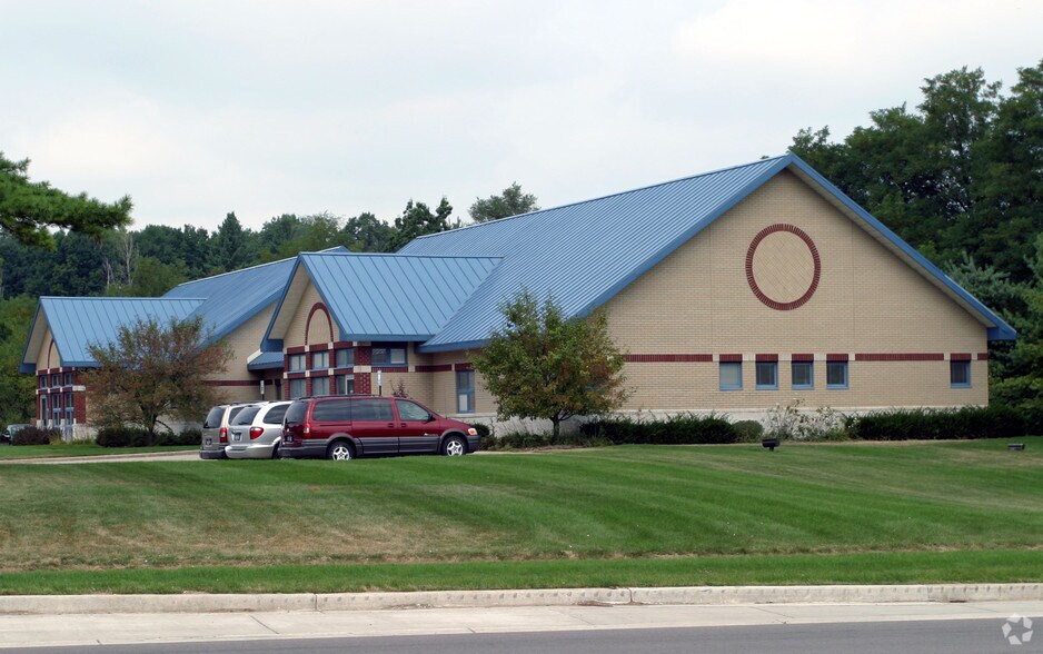 Primary Photo Of 4735 W River Dr, Comstock Park Medical For Lease