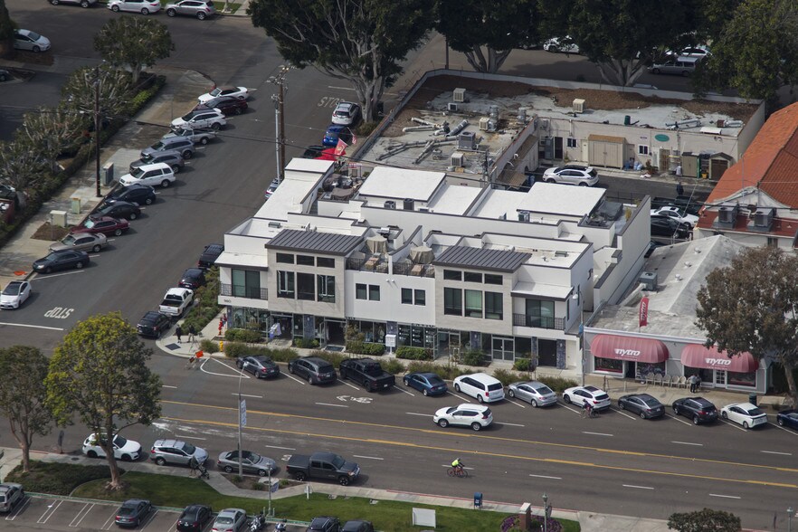 More Photos Of 960 S Coast Highway 101, Encinitas Storefront For Sale
